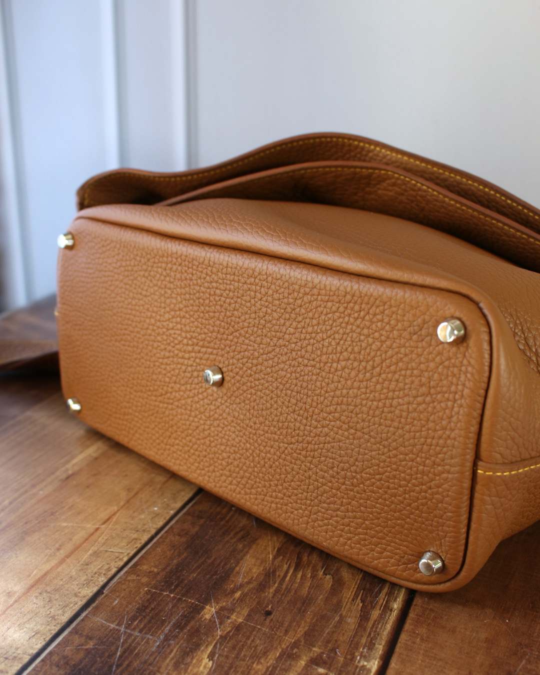 Sac-bandoulière-besace-clous de-fond