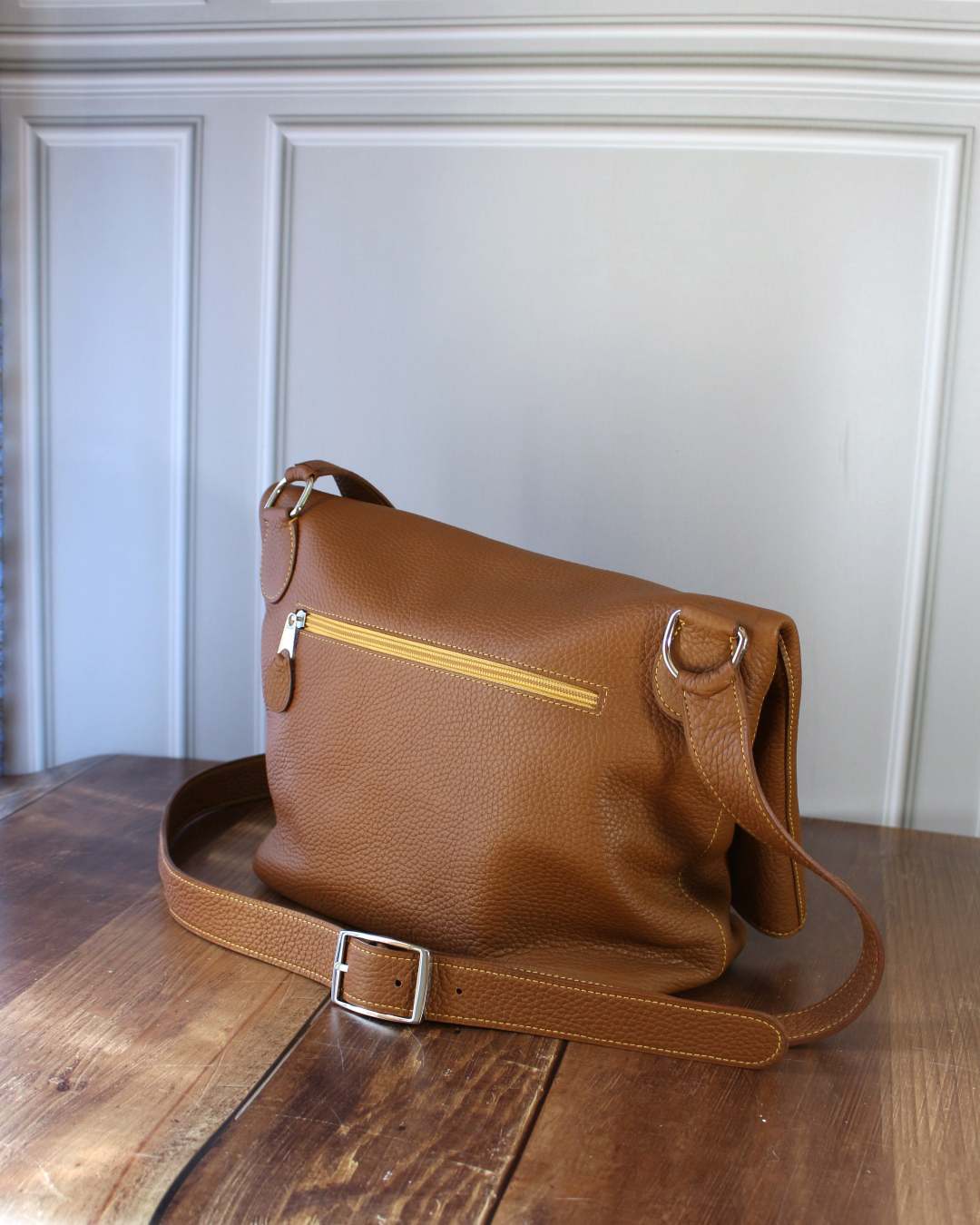 Sac-bandoulière-besace-cuir-graine