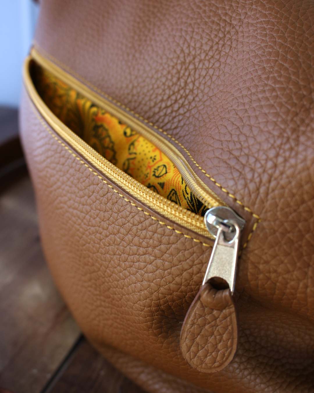 Sac-besace-cuir-graine-kamel