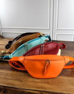 Sac banane fabriqué à Lyon en cuir lisse coloré haute gamme