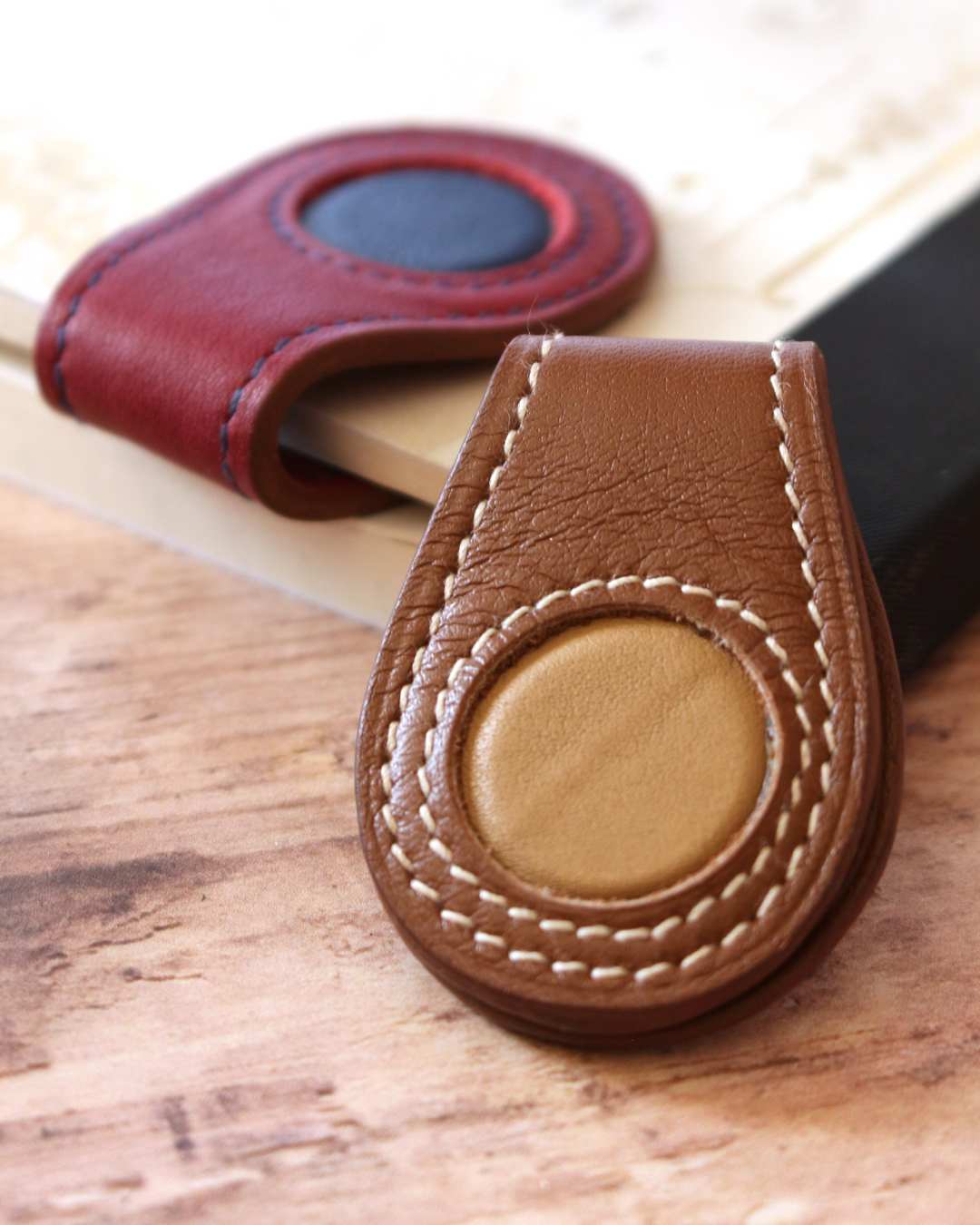 Marque-page-camel-bicolore Marque page en cuir pleine fleur bicolore Camel - made in France