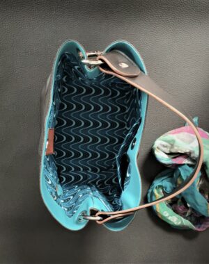 Sac seau en cuir noir intérieur tissu africain ofilducuir