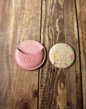 Miroir rond en papier japonais avec étui en cuir vieux rose