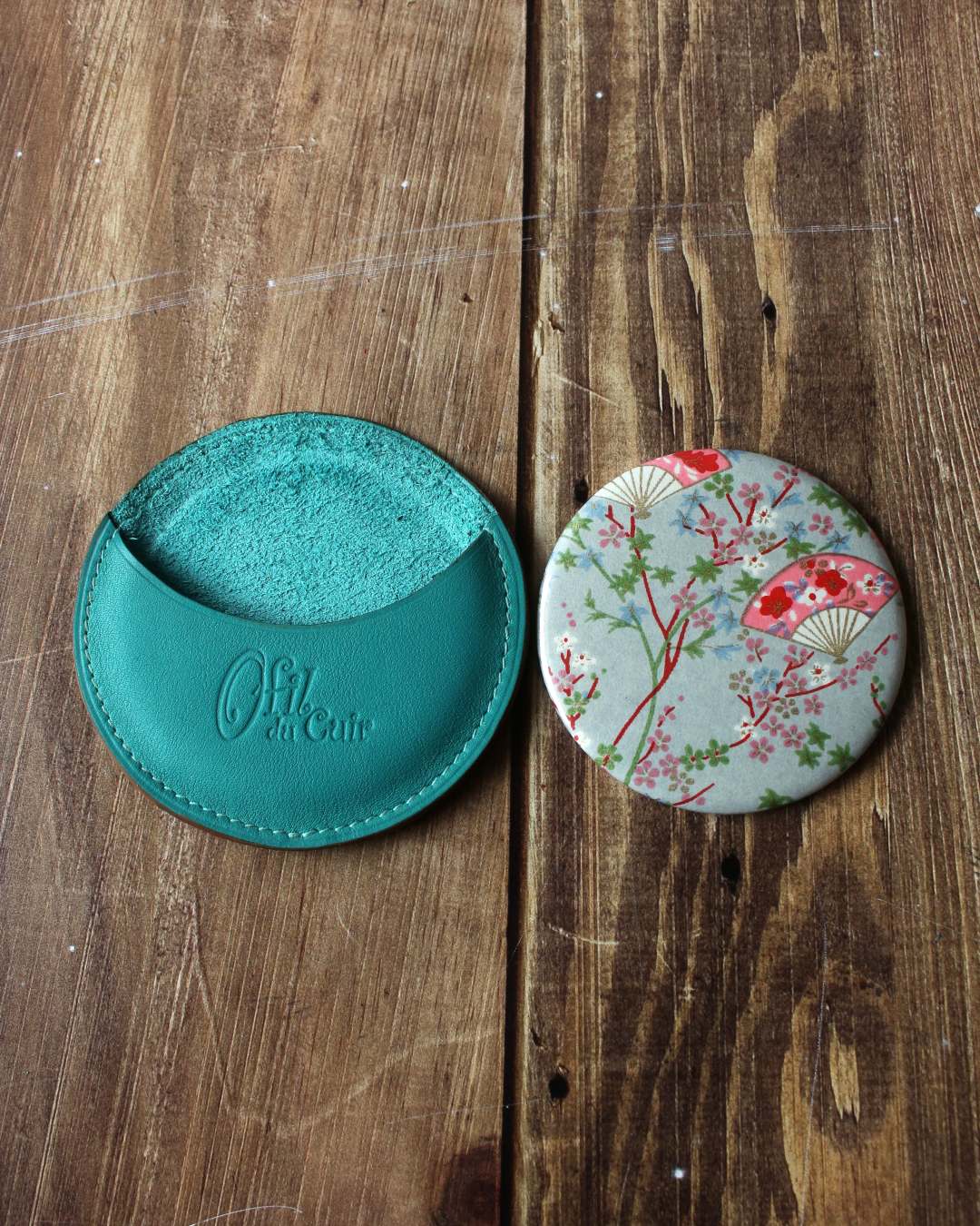 Miroir-rond-bleu-canard-papier-japonais Miroir rond en papier japonais avec étui en cuir bleu canard
