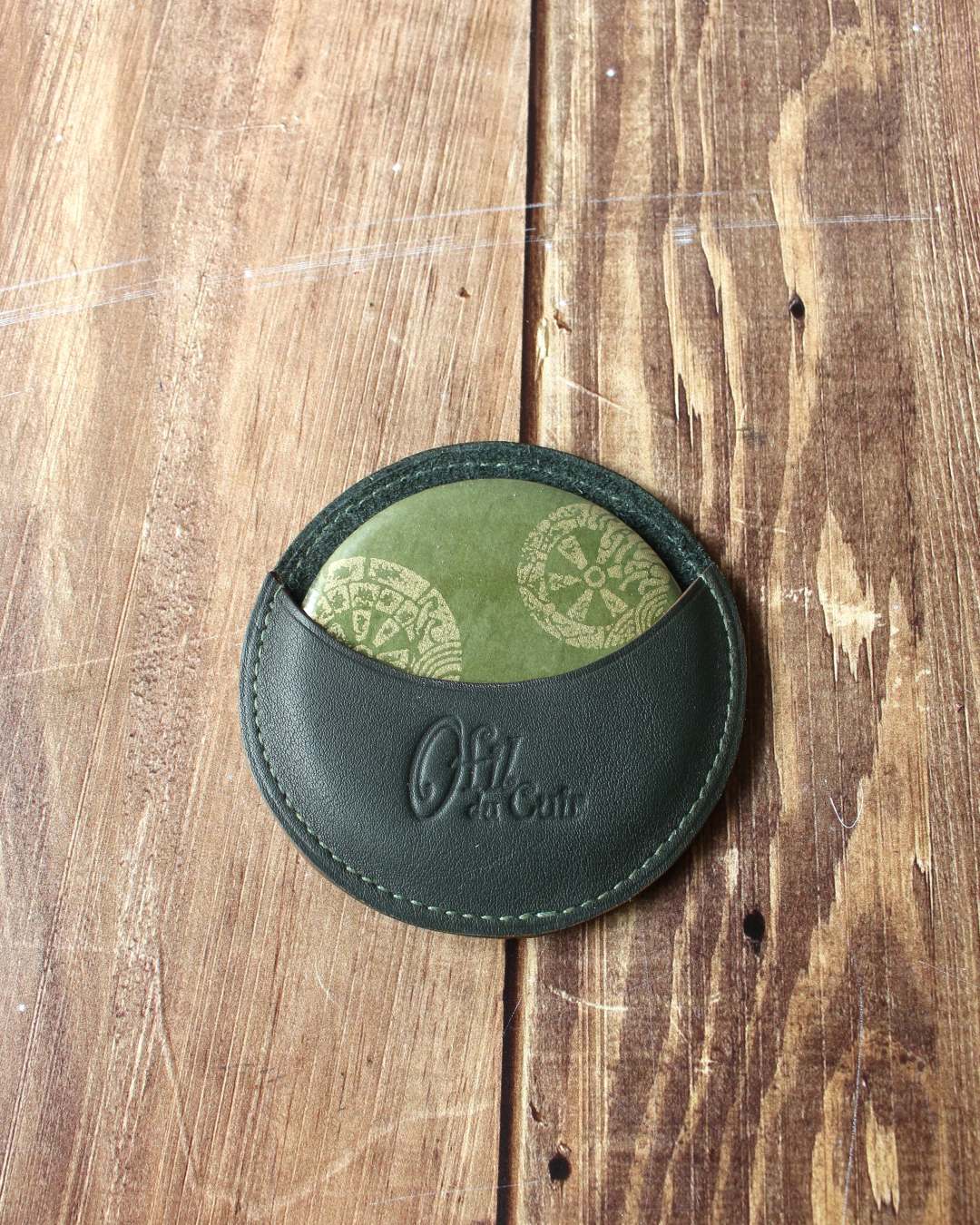 Miroir-rond-vert Miroir rond en papier japonais vert avec étui en cuir vert