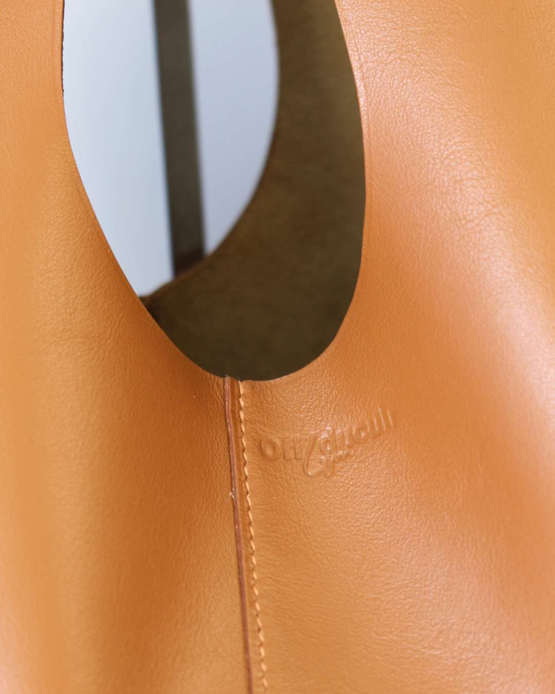 Grand-sac-cabas-en-cuir-camel Grand sac cabas en cuir veau lisse souple Camel ofilducuir