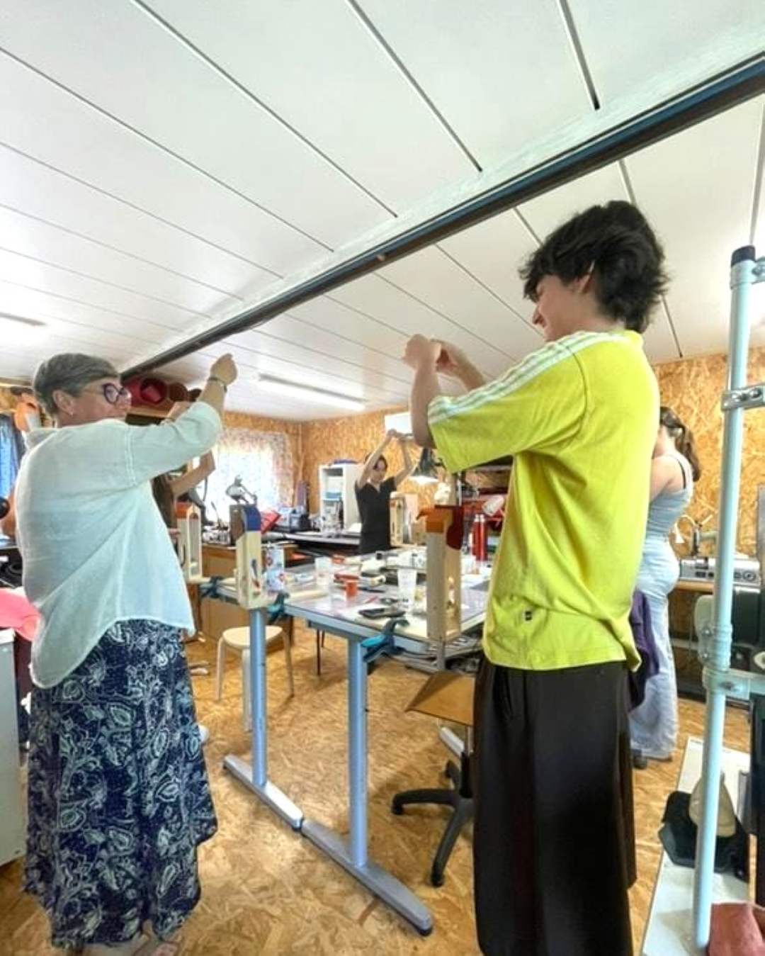 Ateliers-creatifs-cuir-fabriquer-porte-cartes-Lyon Atelier Maroquinerie à Lyon : Réaliser son porte cartes en cuir lors d'ateliers créatifs au sud de Lyon